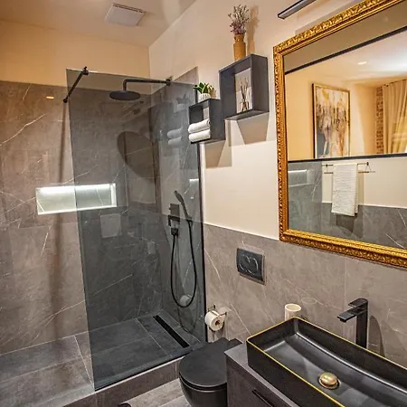 Pensionat The Heart Of Palace Riva Luxury Room
