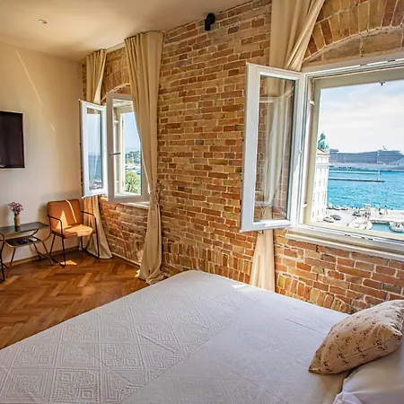 The Heart Of Palace Riva Luxury Room * Split
