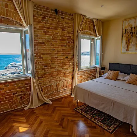 The Heart Of Palace Riva Luxury Room
