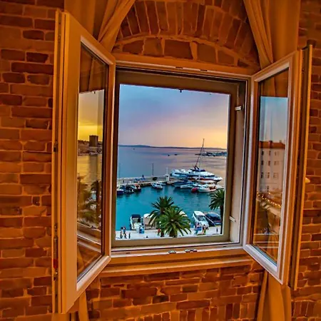 Guest house The Heart Of Palace Riva Luxury Room *